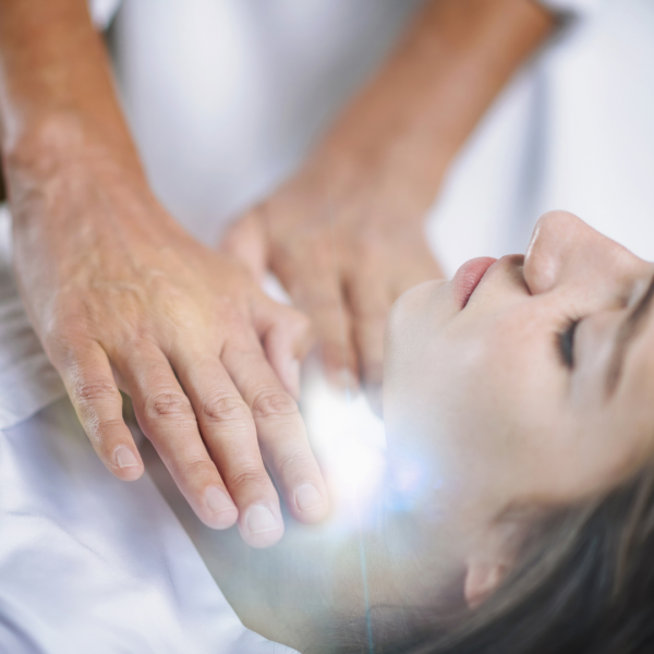 Sesión de Terapia Reiki Profesional: Libera bloqueos y equilibra tu energía - Imagen 4