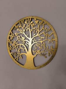 Lee más sobre el artículo 🌱✨ Raíces profundas: Lo que heredamos sin darnos cuenta y cómo liberarlo con amor